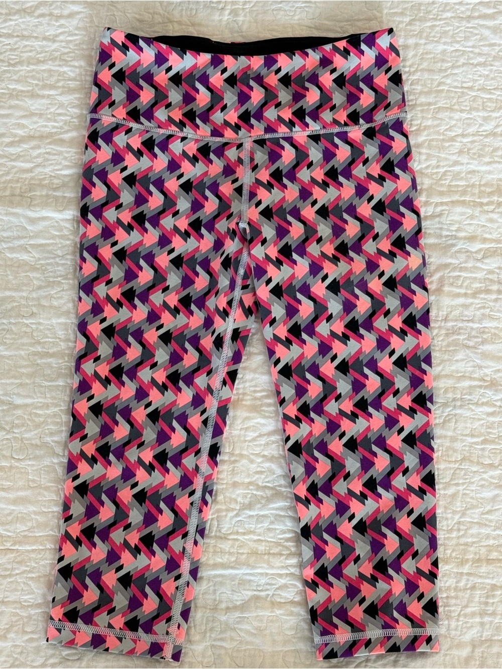 Victoria's Secret Pink Geometric Capri Leggings - Picture 2 of 5